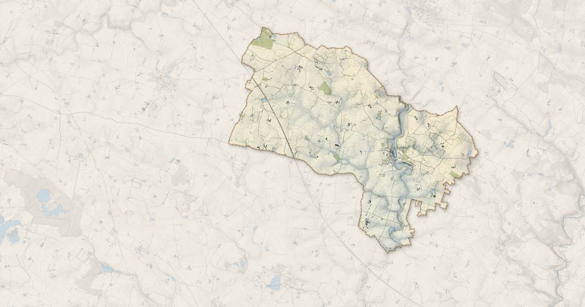 Portrait cartographique de La Bazouge-de-Chemeré : relief, eau, forêts, bâti et voies, calculés à partir des données de l'IGN
