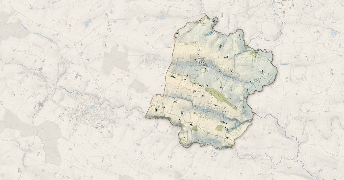 Portrait cartographique de Bouchamps-lès-Craon : relief, eau, forêts, bâti et voies, calculés à partir des données de l'IGN