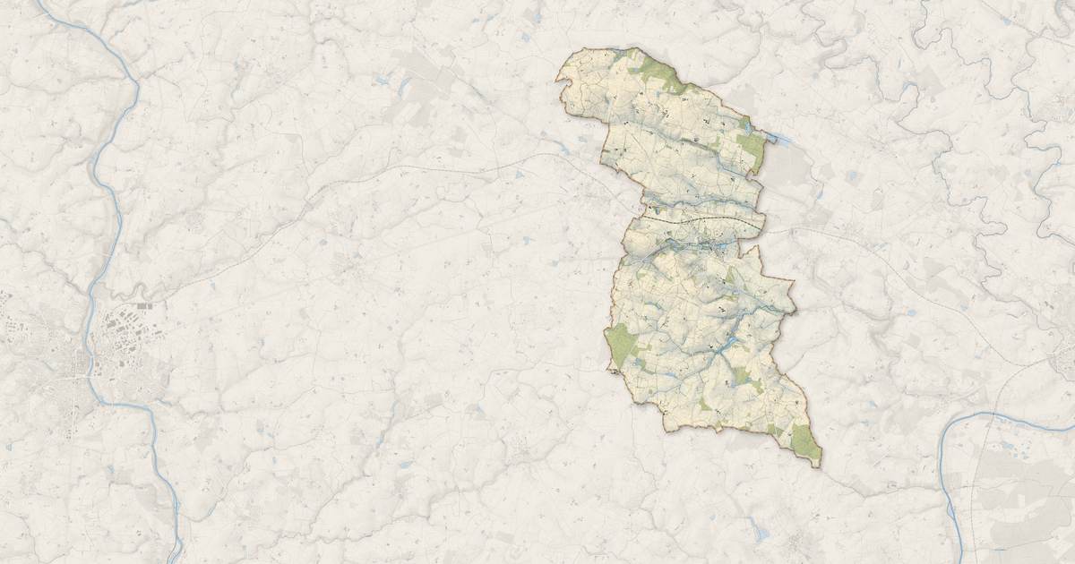 Portrait cartographique de Bouère : relief, eau, forêts, bâti et voies, calculés à partir des données de l'IGN