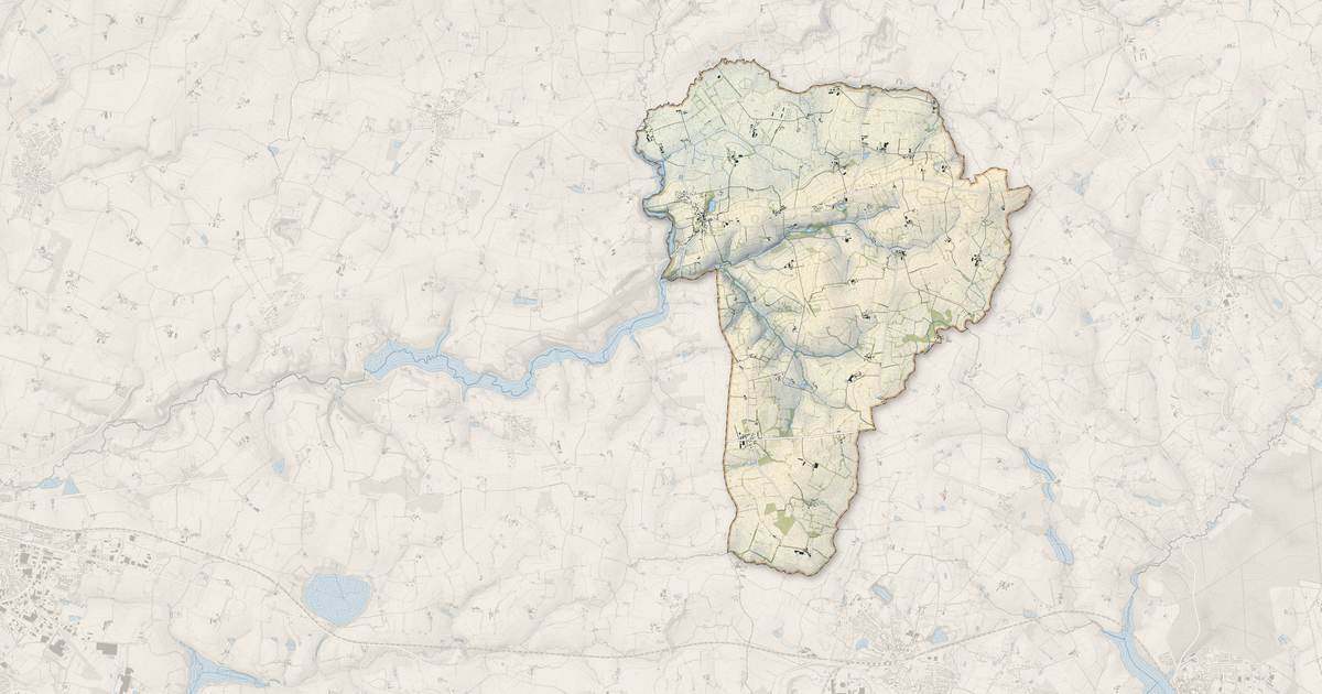 Portrait cartographique de Bourgon : relief, eau, forêts, bâti et voies, calculés à partir des données de l'IGN