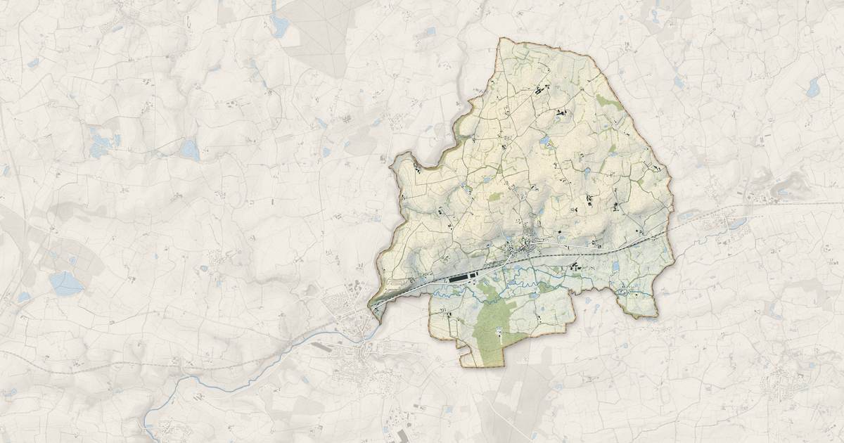 Portrait cartographique de Brée : relief, eau, forêts, bâti et voies, calculés à partir des données de l'IGN