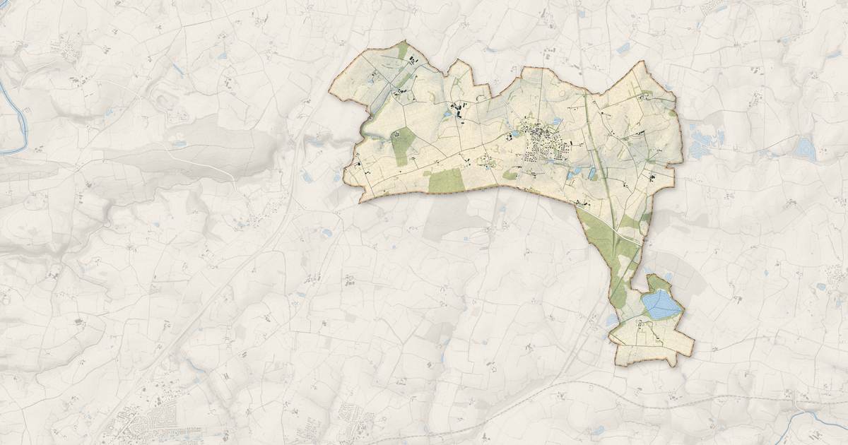 Portrait cartographique de Châlons-du-Maine : relief, eau, forêts, bâti et voies, calculés à partir des données de l'IGN