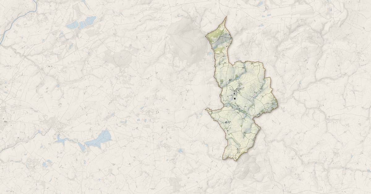 Portrait cartographique de La Chapelle-au-Riboul : relief, eau, forêts, bâti et voies, calculés à partir des données de l'IGN
