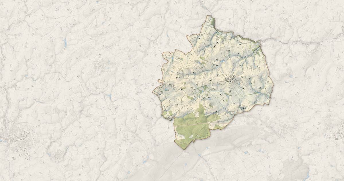 Portrait cartographique de Châtillon-sur-Colmont : relief, eau, forêts, bâti et voies, calculés à partir des données de l'IGN