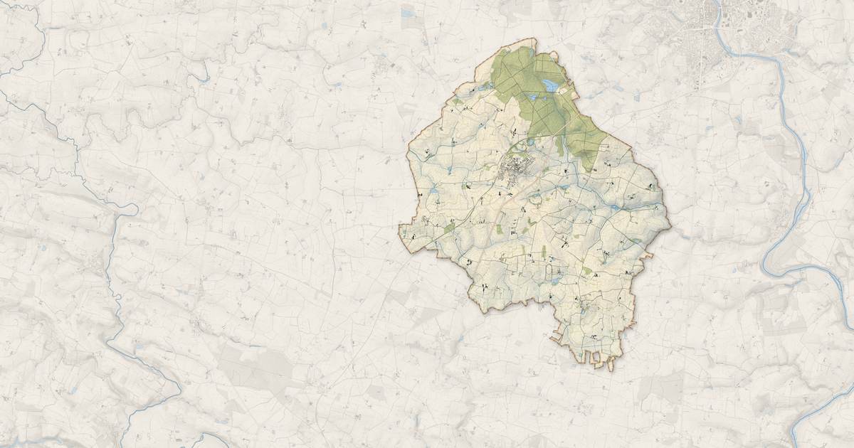 Portrait cartographique de Chemazé : relief, eau, forêts, bâti et voies, calculés à partir des données de l'IGN