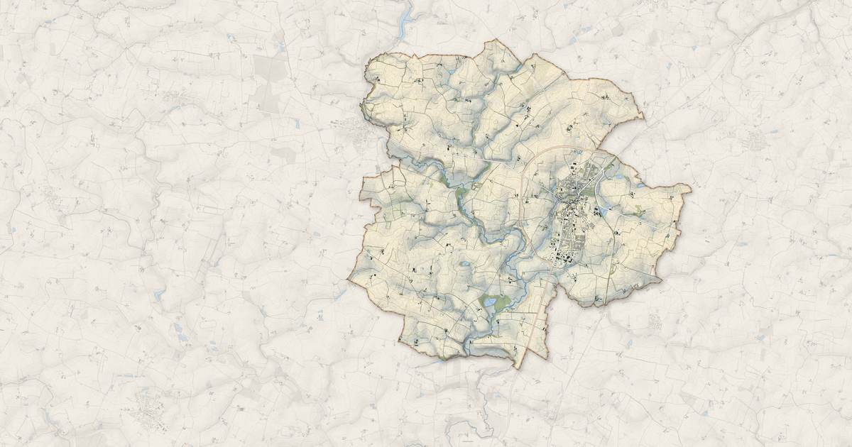 Portrait cartographique de Cossé-le-Vivien : relief, eau, forêts, bâti et voies, calculés à partir des données de l'IGN