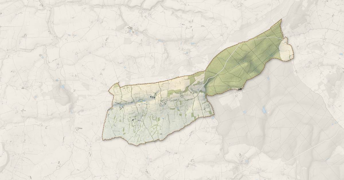Portrait cartographique de Crennes-sur-Fraubée : relief, eau, forêts, bâti et voies, calculés à partir des données de l'IGN