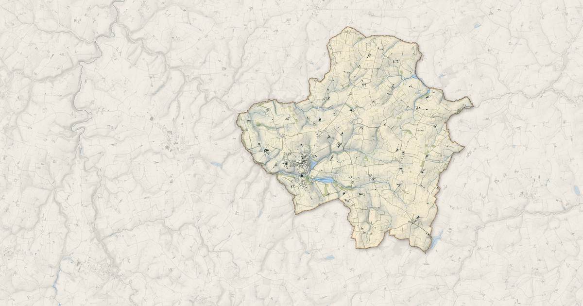 Portrait cartographique de Fougerolles-du-Plessis : relief, eau, forêts, bâti et voies, calculés à partir des données de l'IGN