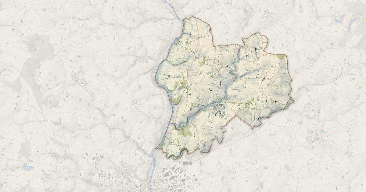 Portrait cartographique de Fromentières : relief, eau, forêts, bâti et voies, calculés à partir des données de l'IGN