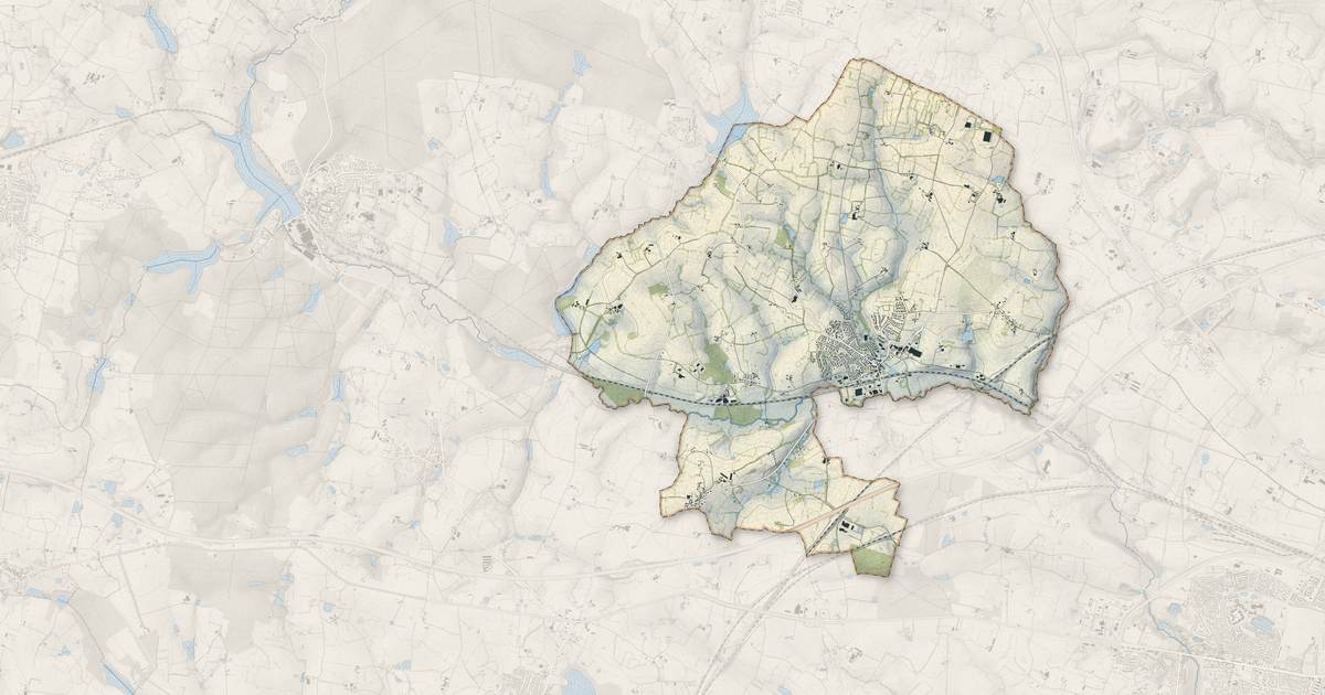 Portrait cartographique de Le Genest-Saint-Isle : relief, eau, forêts, bâti et voies, calculés à partir des données de l'IGN