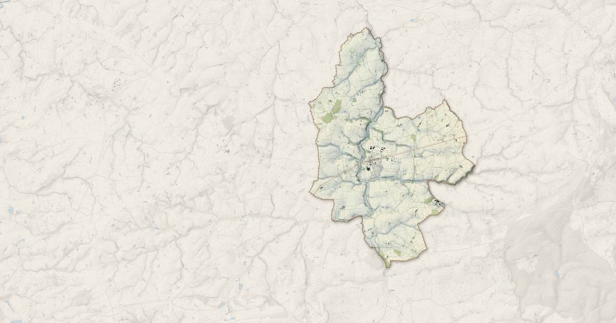 Portrait cartographique de Javron-les-Chapelles : relief, eau, forêts, bâti et voies, calculés à partir des données de l'IGN