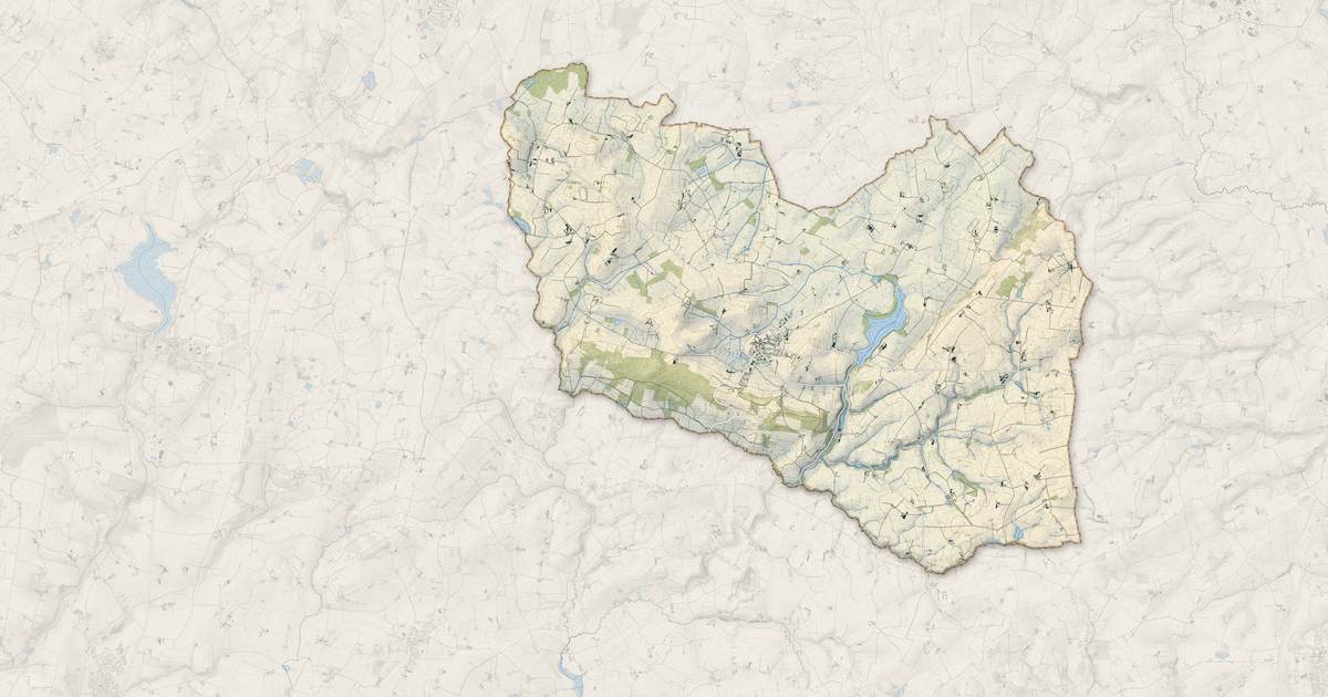 Portrait cartographique de Juvigné : relief, eau, forêts, bâti et voies, calculés à partir des données de l'IGN