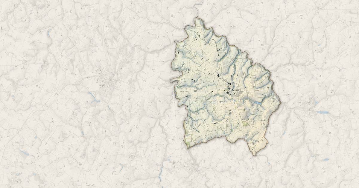 Portrait cartographique de Landivy : relief, eau, forêts, bâti et voies, calculés à partir des données de l'IGN