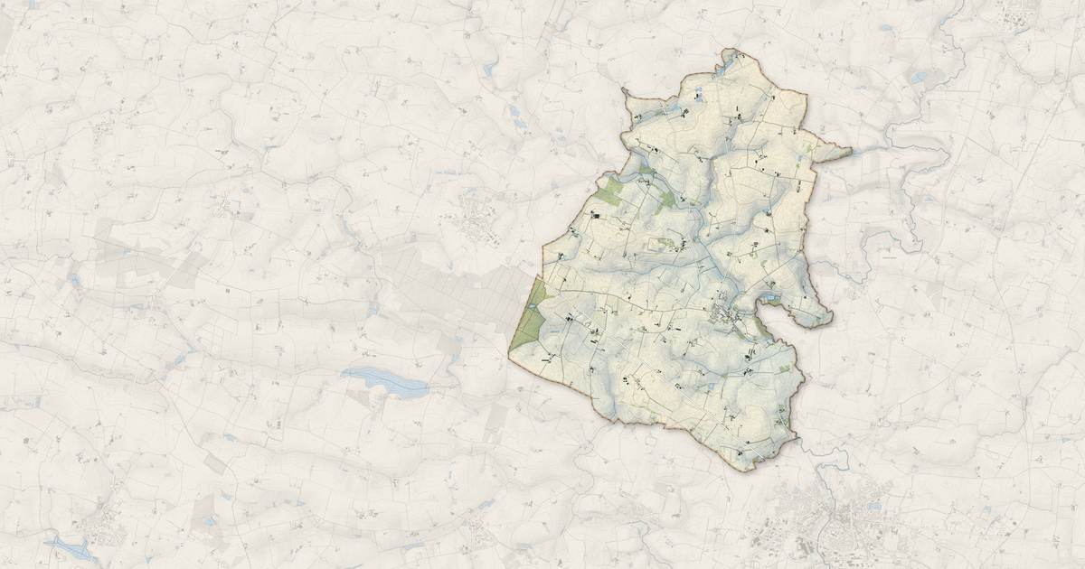 Portrait cartographique de Livré-la-Touche : relief, eau, forêts, bâti et voies, calculés à partir des données de l'IGN