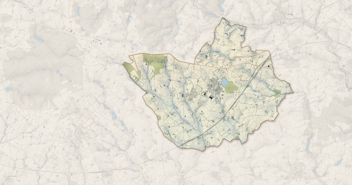 Portrait cartographique de Loiron-Ruillé : relief, eau, forêts, bâti et voies, calculés à partir des données de l'IGN