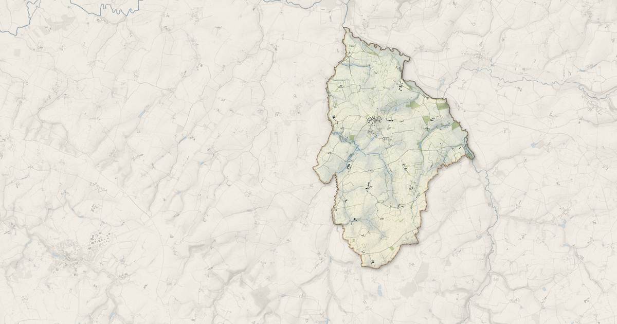 Portrait cartographique de Madré : relief, eau, forêts, bâti et voies, calculés à partir des données de l'IGN