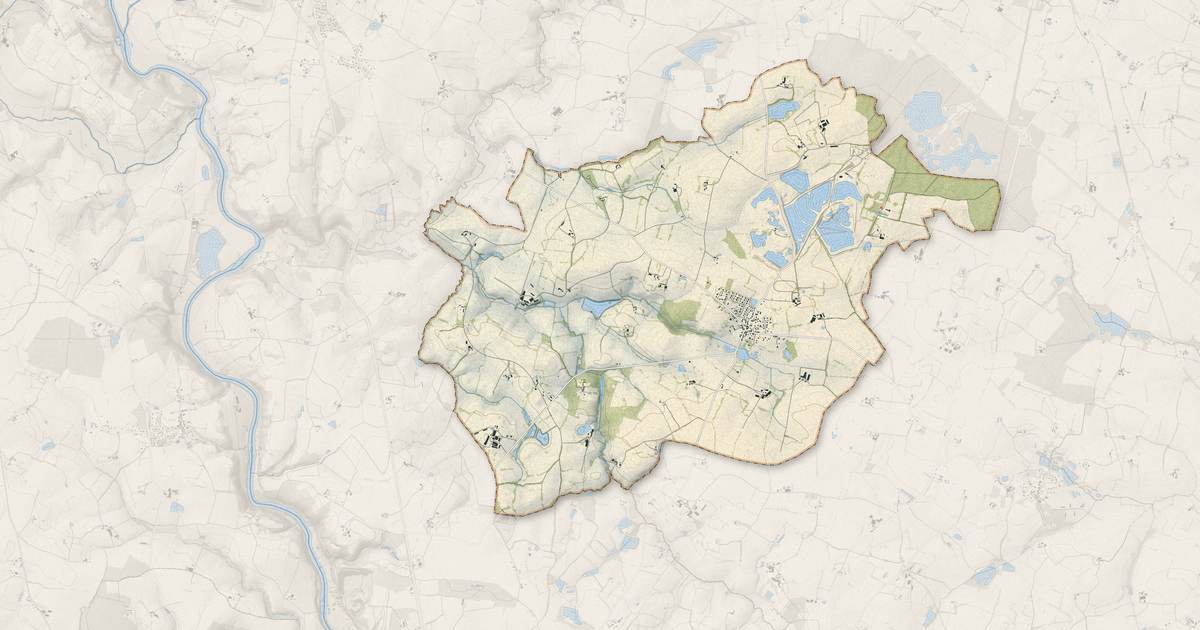 Portrait cartographique de Maisoncelles-du-Maine : relief, eau, forêts, bâti et voies, calculés à partir des données de l'IGN