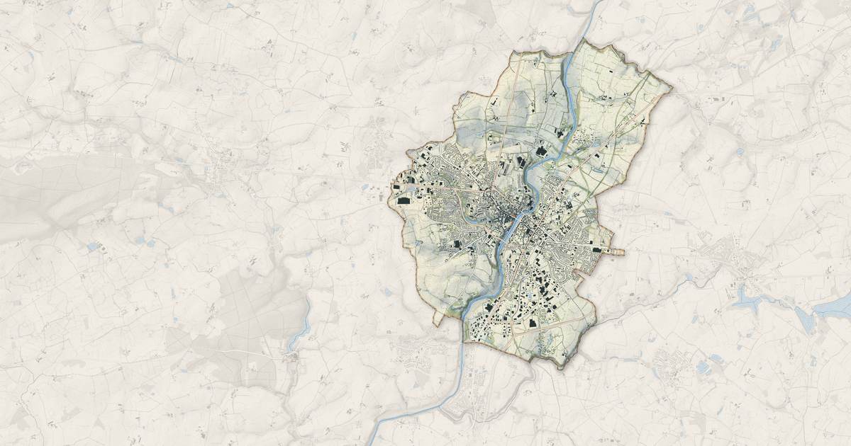 Portrait cartographique de Mayenne : relief, eau, forêts, bâti et voies, calculés à partir des données de l'IGN