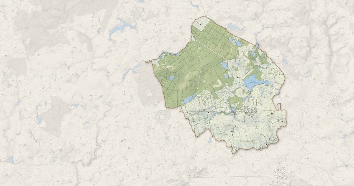 Portrait cartographique de Mézangers : relief, eau, forêts, bâti et voies, calculés à partir des données de l'IGN