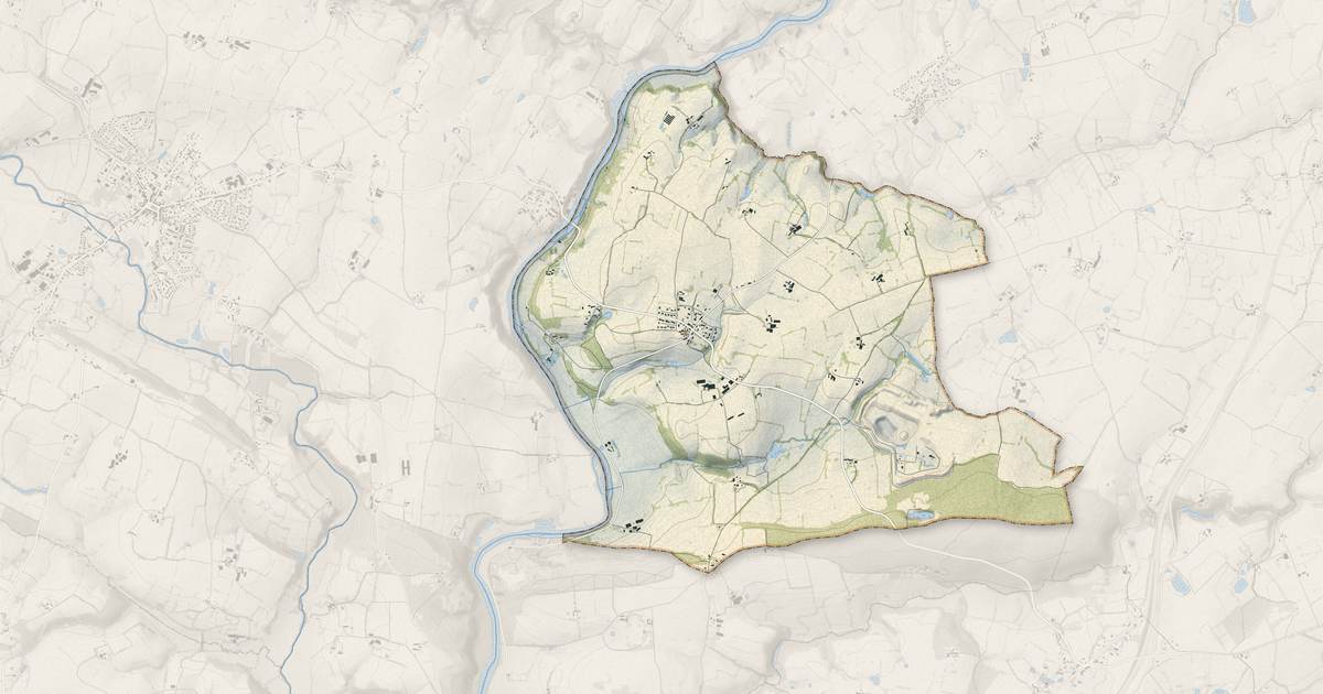 Portrait cartographique de Montflours : relief, eau, forêts, bâti et voies, calculés à partir des données de l'IGN