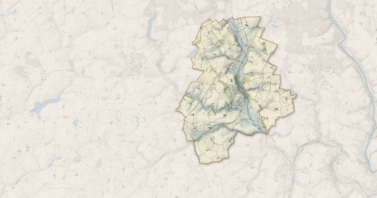 Portrait cartographique de Montigné-le-Brillant : relief, eau, forêts, bâti et voies, calculés à partir des données de l'IGN