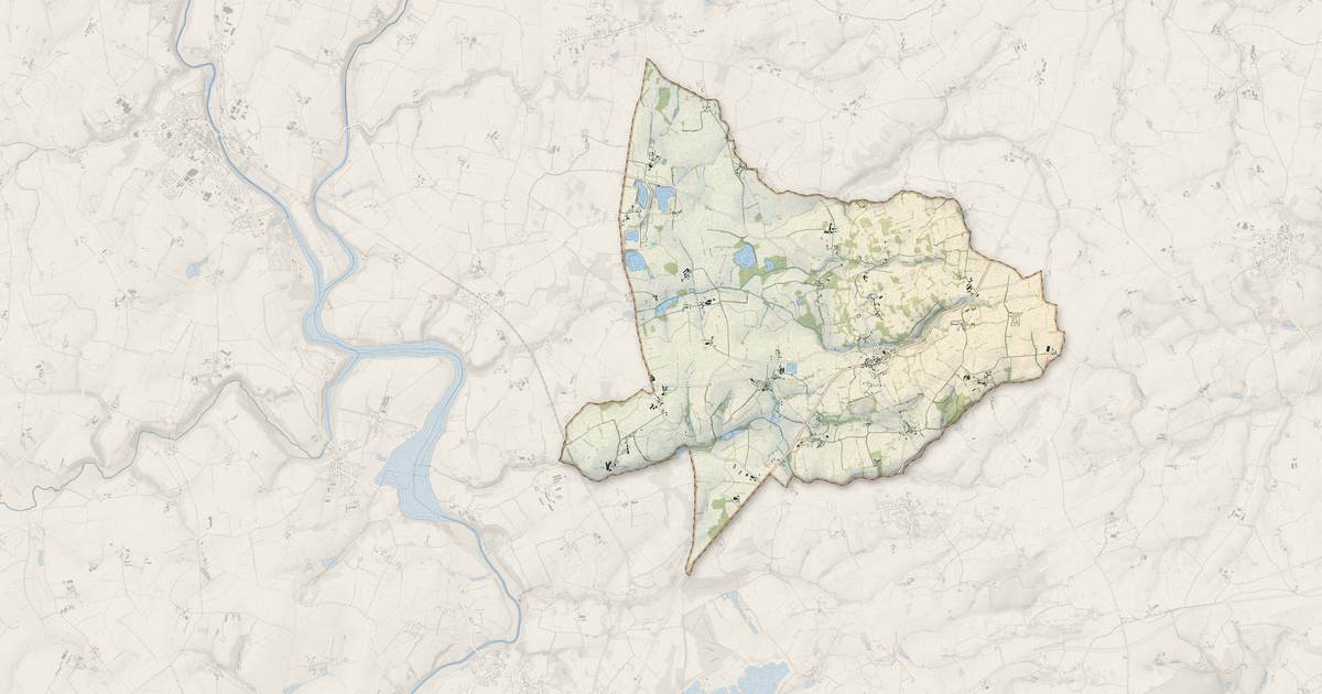 Portrait cartographique de Montreuil-Poulay : relief, eau, forêts, bâti et voies, calculés à partir des données de l'IGN