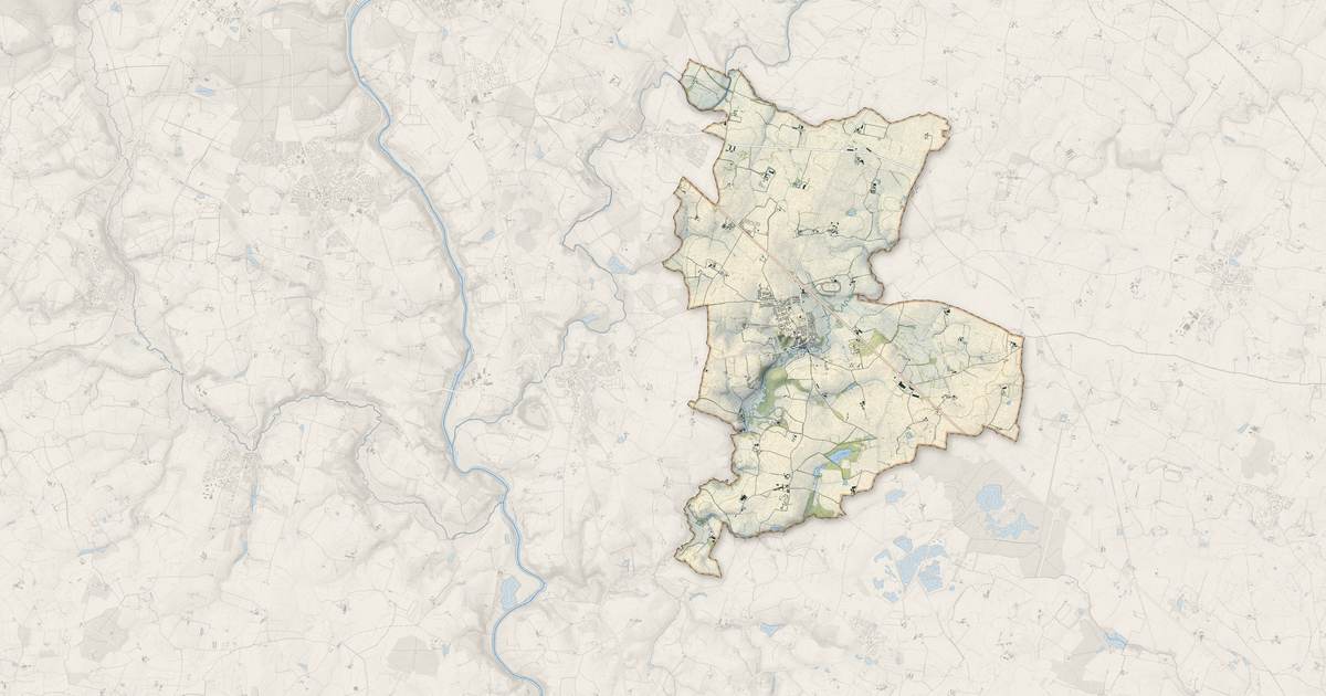 Portrait cartographique de Parné-sur-Roc : relief, eau, forêts, bâti et voies, calculés à partir des données de l'IGN
