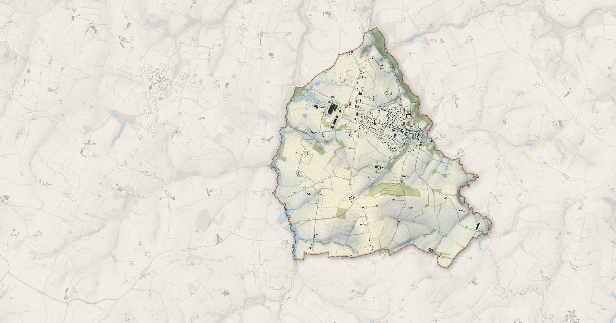 Portrait cartographique de Pontmain : relief, eau, forêts, bâti et voies, calculés à partir des données de l'IGN