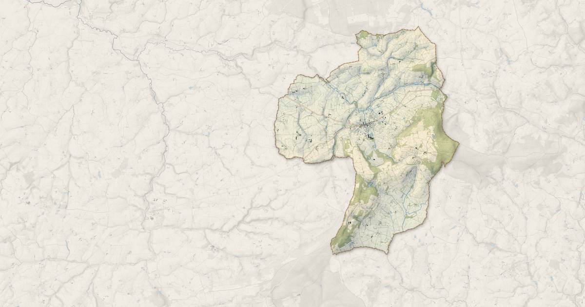 Portrait cartographique de Pré-en-Pail-Saint-Samson : relief, eau, forêts, bâti et voies, calculés à partir des données de l'IGN