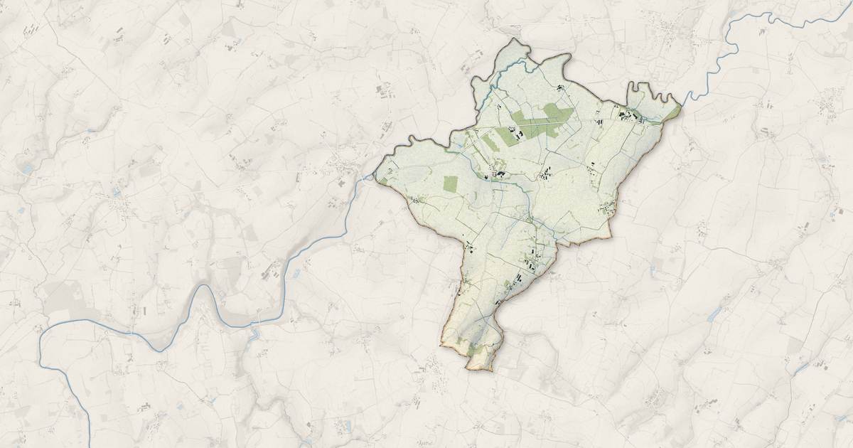 Portrait cartographique de Rennes-en-Grenouilles : relief, eau, forêts, bâti et voies, calculés à partir des données de l'IGN