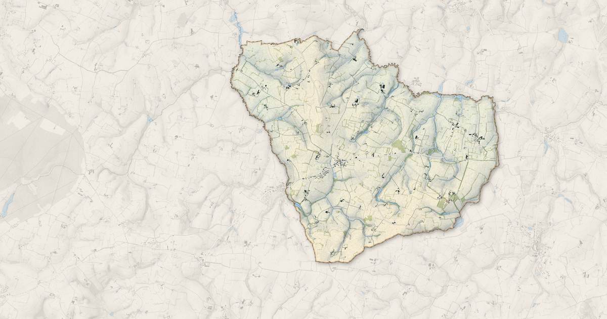 Portrait cartographique de Saint-Ellier-du-Maine : relief, eau, forêts, bâti et voies, calculés à partir des données de l'IGN