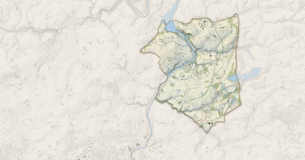 Portrait cartographique de Saint-Fraimbault-de-Prières : relief, eau, forêts, bâti et voies, calculés à partir des données de l'IGN