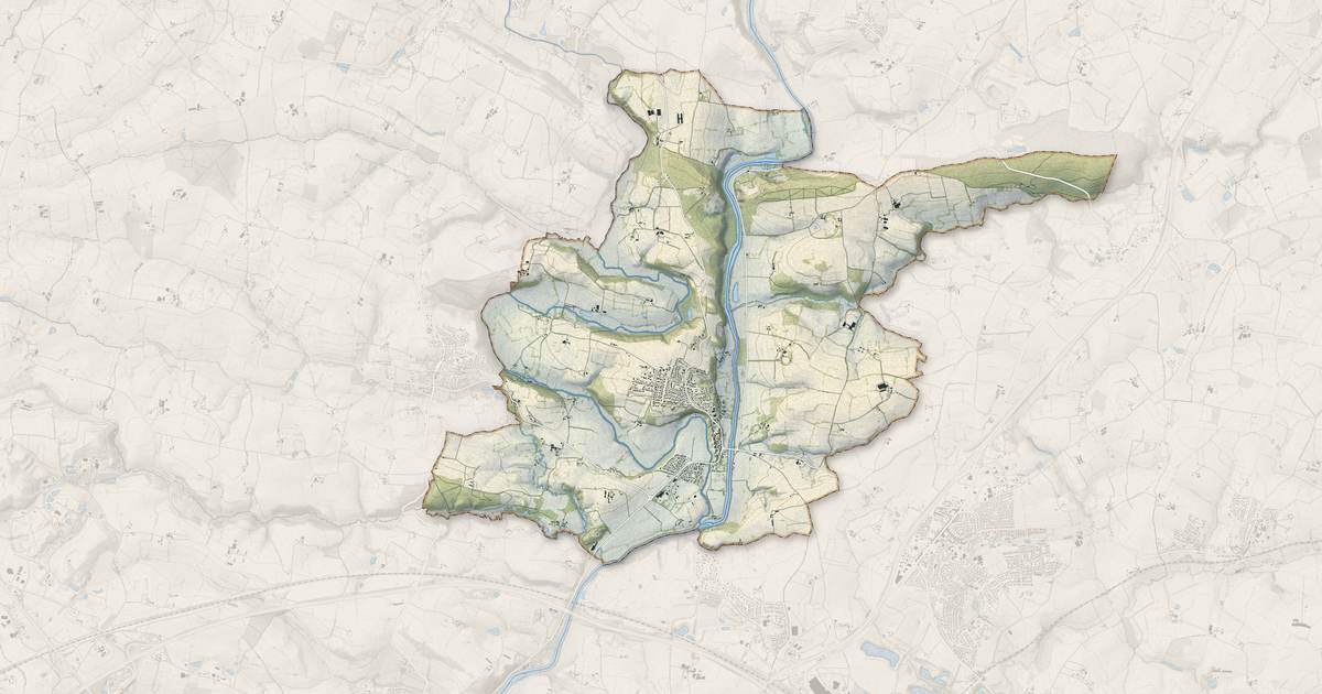 Portrait cartographique de Saint-Jean-sur-Mayenne : relief, eau, forêts, bâti et voies, calculés à partir des données de l'IGN