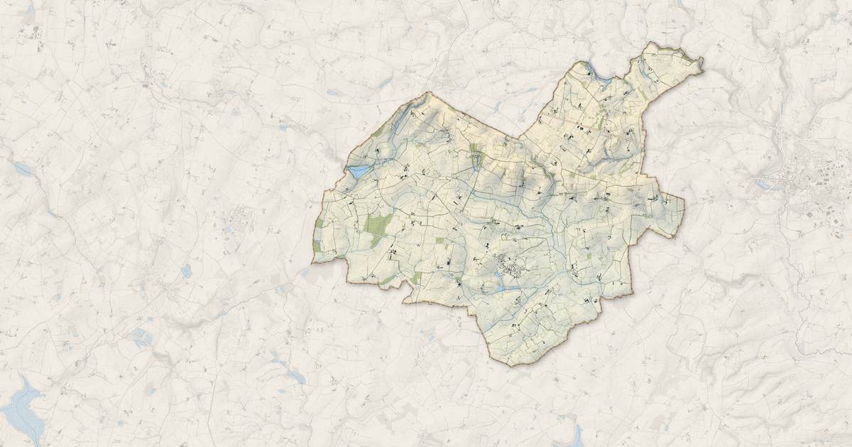 Portrait cartographique de Saint-Pierre-des-Landes : relief, eau, forêts, bâti et voies, calculés à partir des données de l'IGN