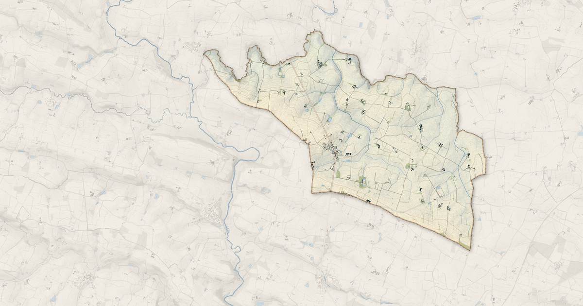 Portrait cartographique de Saint-Quentin-les-Anges : relief, eau, forêts, bâti et voies, calculés à partir des données de l'IGN