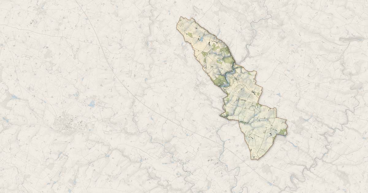 Portrait cartographique de Saulges : relief, eau, forêts, bâti et voies, calculés à partir des données de l'IGN