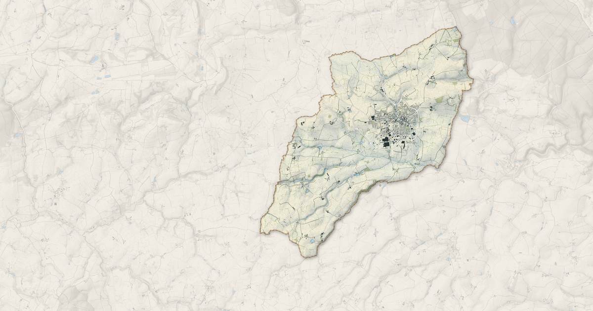 Portrait cartographique de Villaines-la-Juhel : relief, eau, forêts, bâti et voies, calculés à partir des données de l'IGN