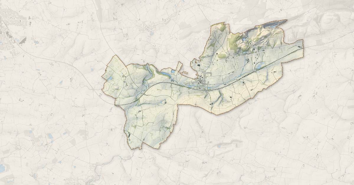 Portrait cartographique de Voutré : relief, eau, forêts, bâti et voies, calculés à partir des données de l'IGN