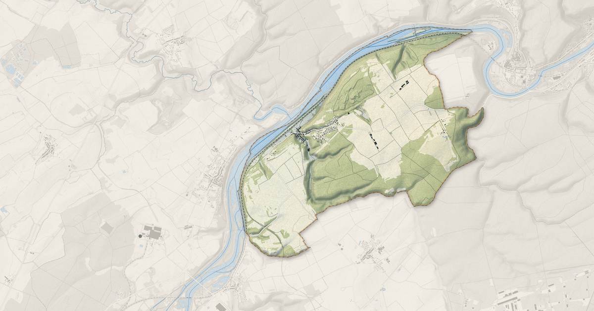Portrait cartographique de Aingeray : relief, eau, forêts, bâti et voies, calculés à partir des données de l'IGN