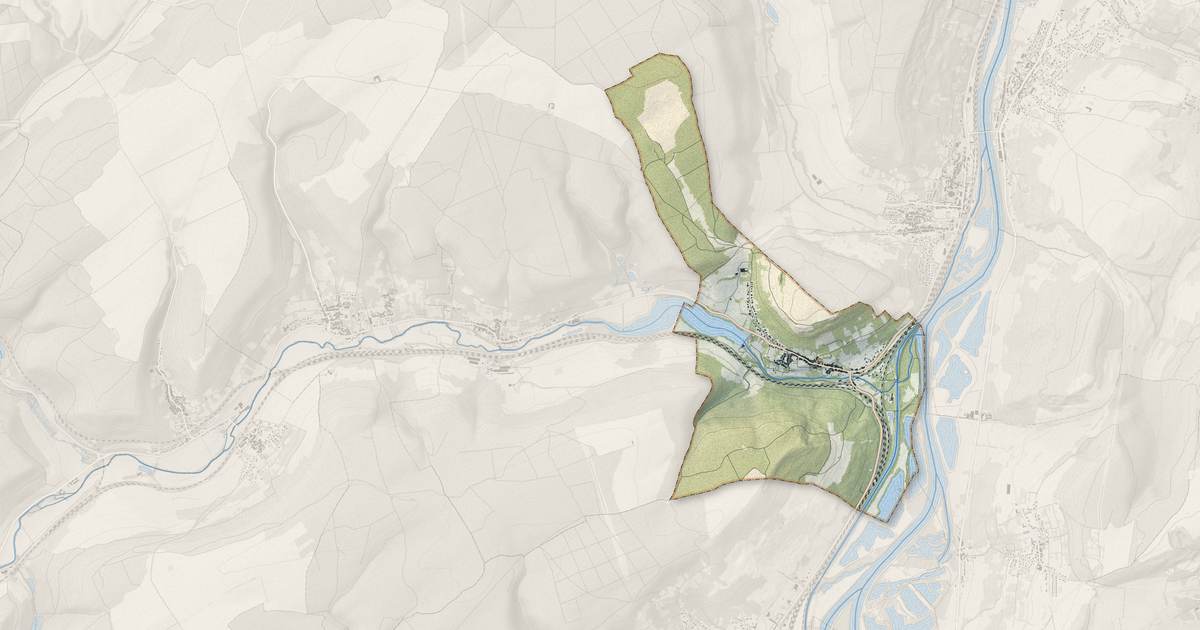 Portrait cartographique de Arnaville : relief, eau, forêts, bâti et voies, calculés à partir des données de l'IGN