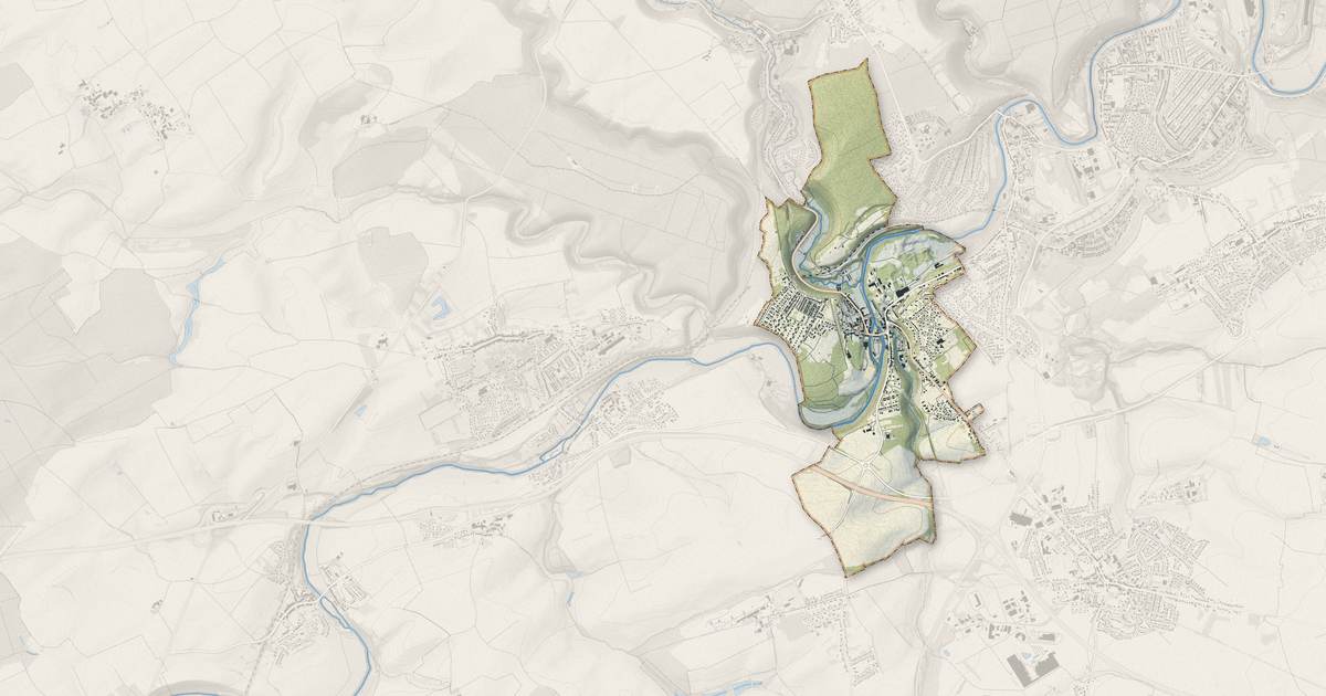 Portrait cartographique de Auboué : relief, eau, forêts, bâti et voies, calculés à partir des données de l'IGN