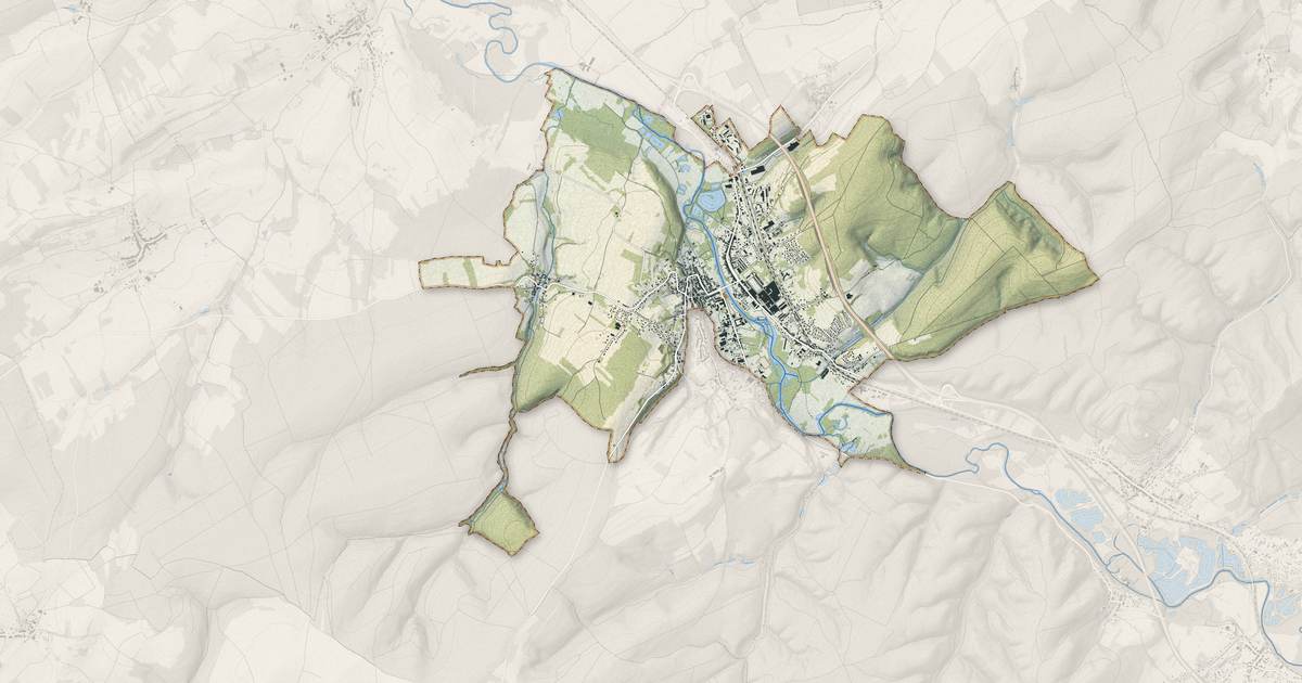 Portrait cartographique de Baccarat : relief, eau, forêts, bâti et voies, calculés à partir des données de l'IGN