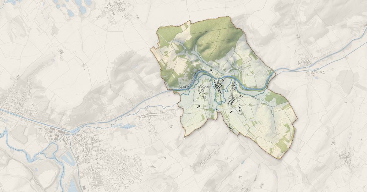 Portrait cartographique de Crévic : relief, eau, forêts, bâti et voies, calculés à partir des données de l'IGN