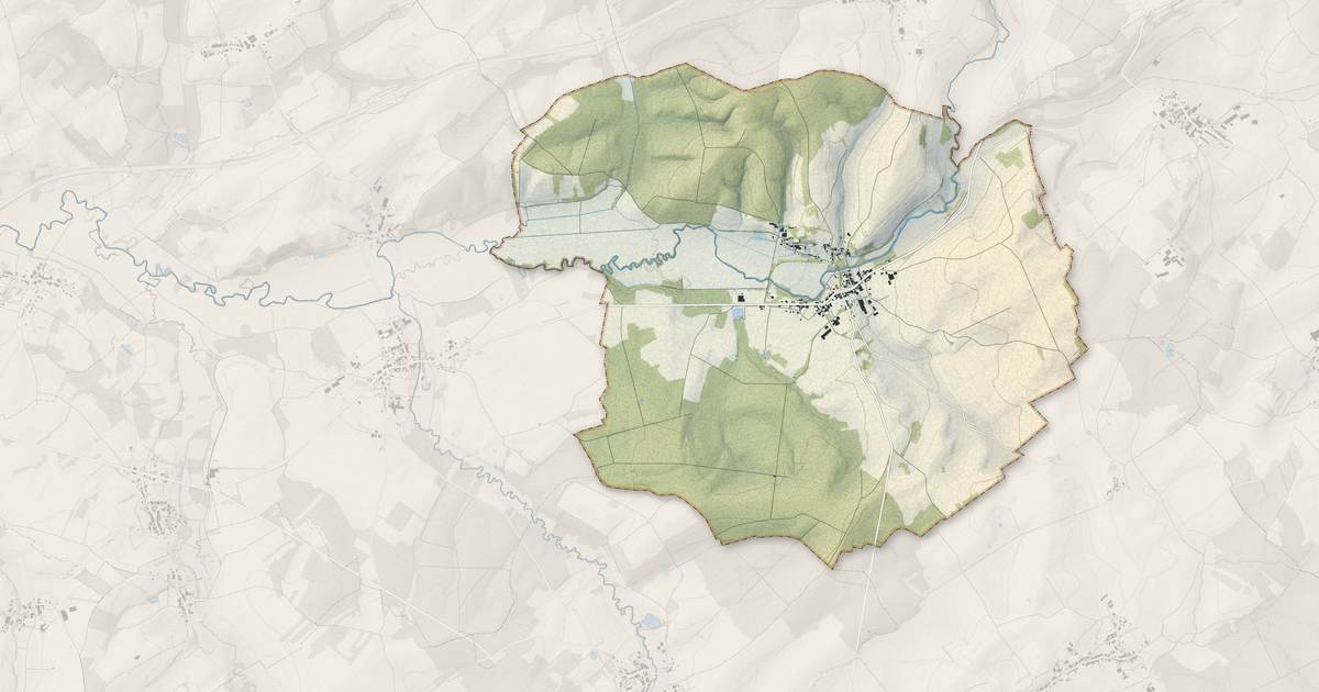 Portrait cartographique de Domèvre-sur-Vezouze : relief, eau, forêts, bâti et voies, calculés à partir des données de l'IGN