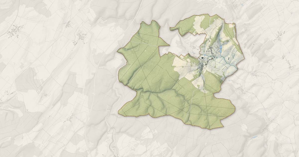 Portrait cartographique de Favières : relief, eau, forêts, bâti et voies, calculés à partir des données de l'IGN