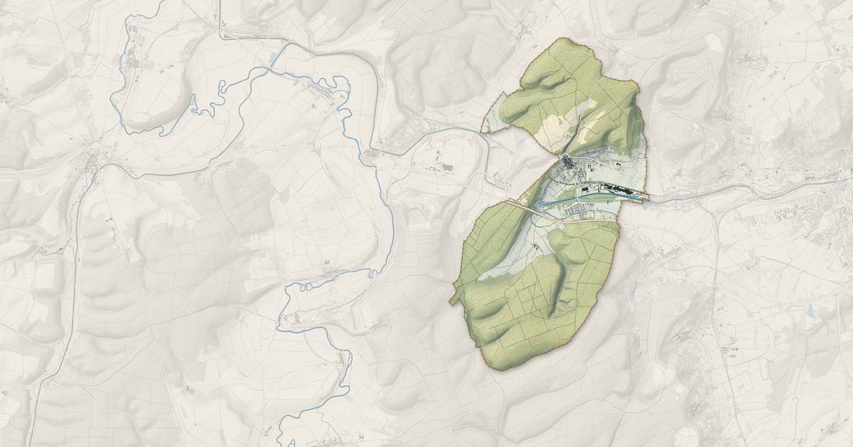 Portrait cartographique de Foug : relief, eau, forêts, bâti et voies, calculés à partir des données de l'IGN