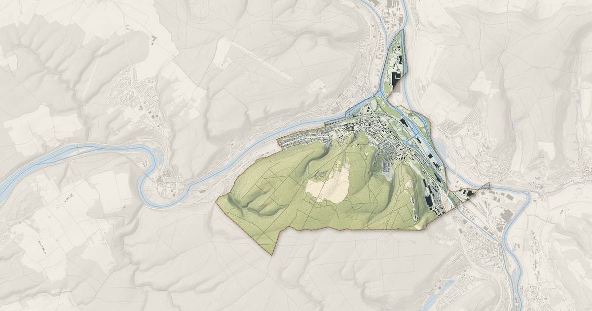 Portrait cartographique de Frouard : relief, eau, forêts, bâti et voies, calculés à partir des données de l'IGN