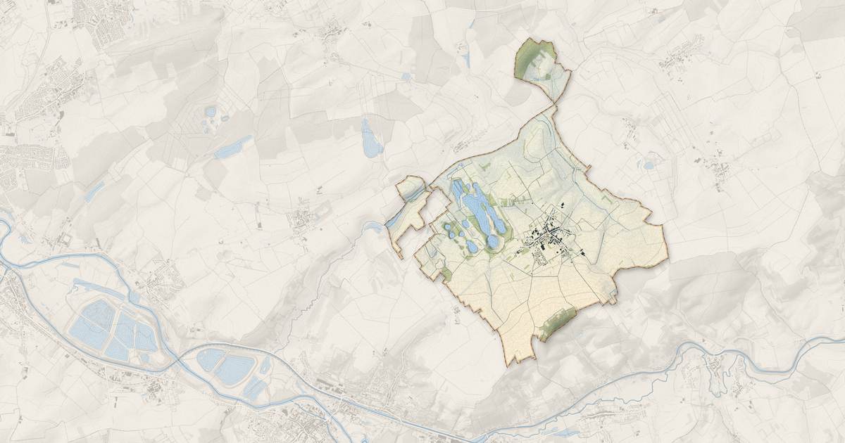 Portrait cartographique de Haraucourt : relief, eau, forêts, bâti et voies, calculés à partir des données de l'IGN