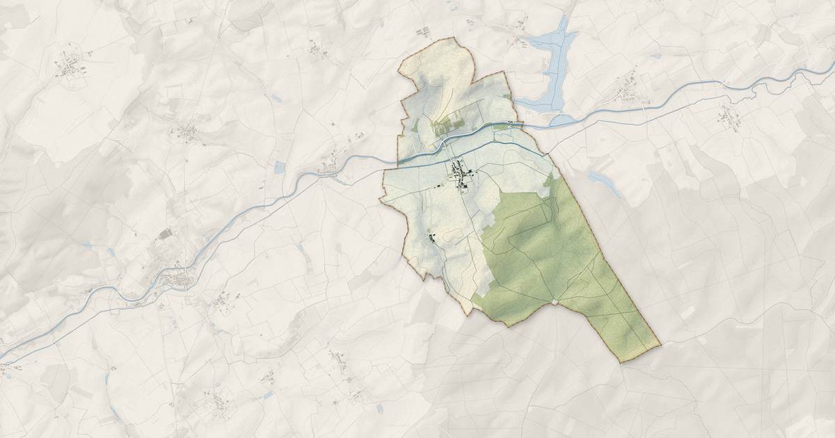 Portrait cartographique de Hénaménil : relief, eau, forêts, bâti et voies, calculés à partir des données de l'IGN