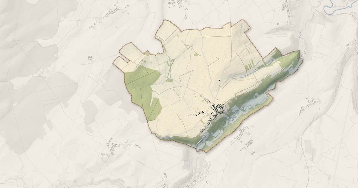 Portrait cartographique de Houdreville : relief, eau, forêts, bâti et voies, calculés à partir des données de l'IGN